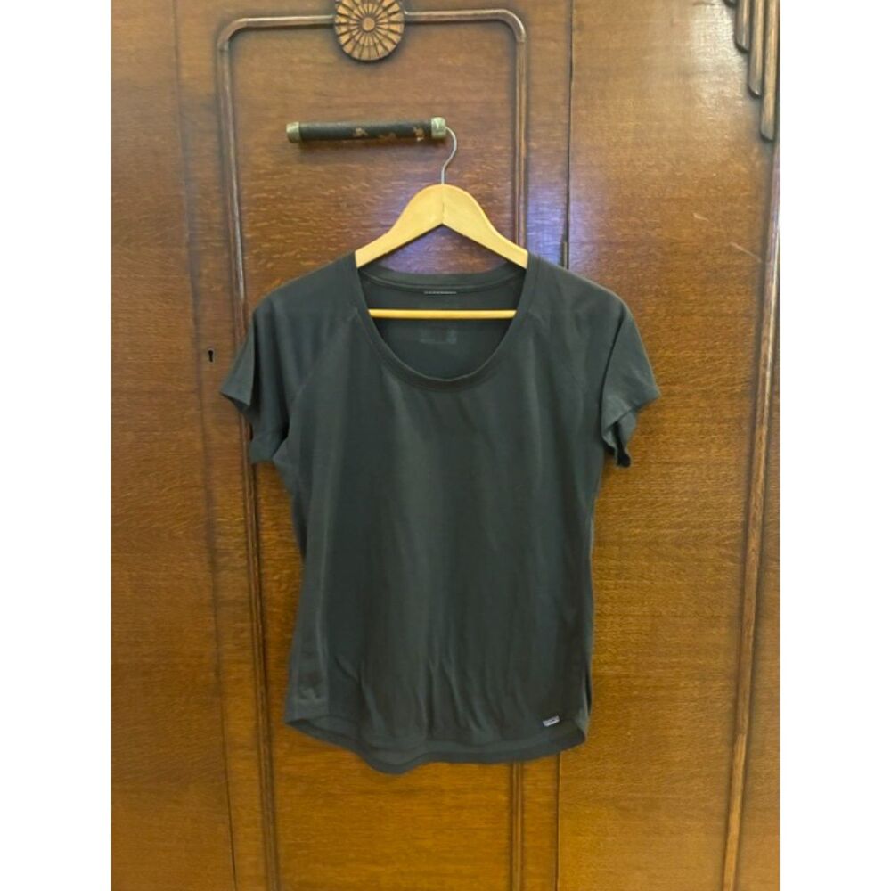 Patagonia Women’s Medium Black Short Sleeve Performance Athletic Top